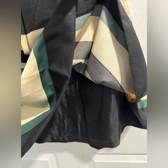 Venus Black, Cream & Green Striped Pleated Skirt Side Zipper Hook Closure Size 8 - Picture 4 of 6